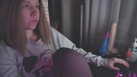 I have new photos come and see with love Molly online show from 29, 1, 2025