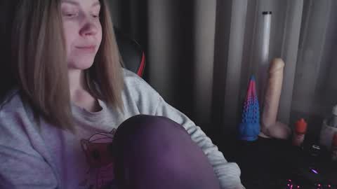 I have new photos come and see with love Molly online show from 30, 1, 2025