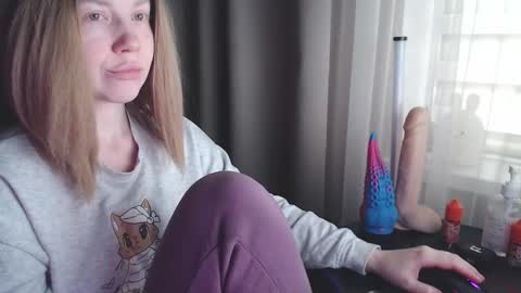 I have new photos come and see with love Molly online show from 31, 1, 2025