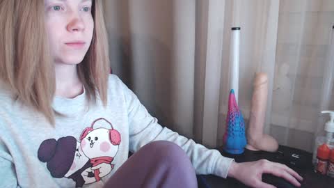 I have new photos come and see with love Molly online show from 2, 2, 2025