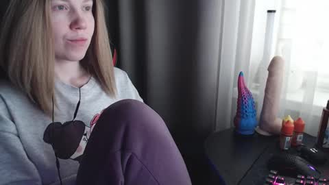 I have new photos come and see with love Molly online show from 14, 2, 2025
