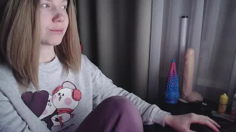 I have new photos come and see with love Molly online show from 1, 3, 2025