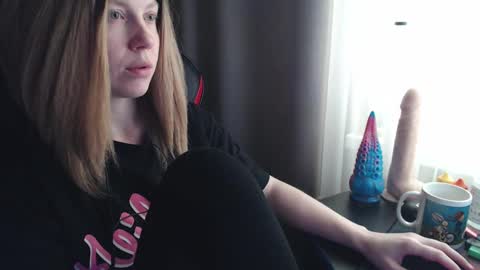 I have new photos come and see with love Molly online show from 11, 3, 2025