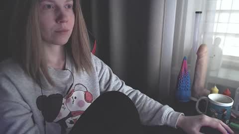 I have new photos come and see with love Molly online show from 12, 3, 2025