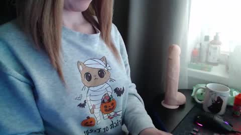 I have new photos come and see with love Molly online show from 19, 10, 2025