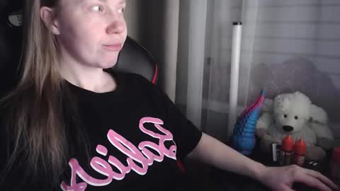 Snapshot of molly_royse chatting on 5, 2, 2026 I have new photos come and see with love Molly online show from 5, 2, 2026