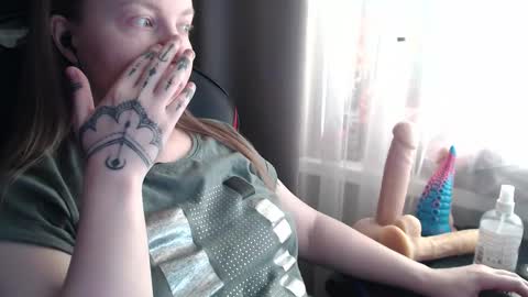 Snapshot of molly_royse chatting on 21, 3, 2026 I have new photos come and see with love Molly online show from 21, 3, 2026