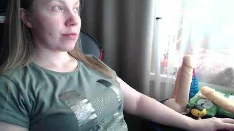 I have new photos come and see with love Molly online show from 19, 5, 2026