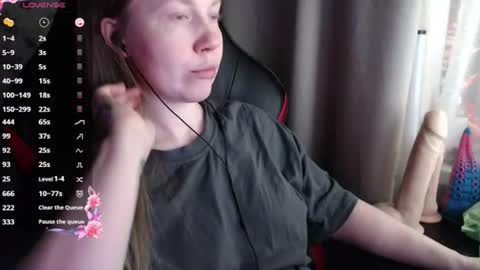 I have new photos come and see with love Molly online show from 8, 7, 2026