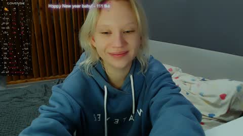 Snapshot of molly_smolly_ chatting on 4, 1, 2025 lo online show from 4, 1, 2025
