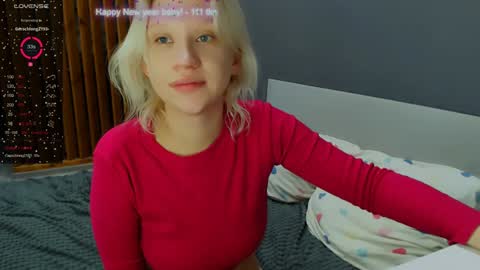 Snapshot of molly_smolly_ chatting on 4, 1, 2025 lo online show from 4, 1, 2025