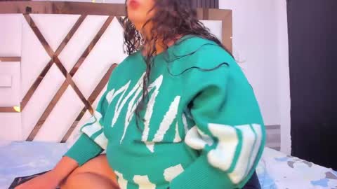 Snapshot of molly_sweetee chatting on 7, 6, 2026 Yuli online show from 7, 6, 2026