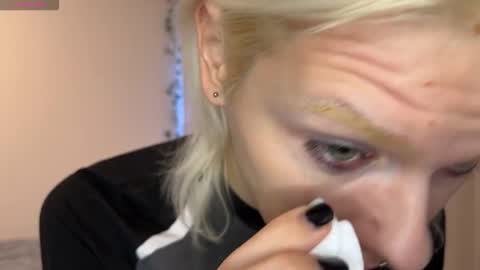 mollychloe online show from 22, 11, 2025