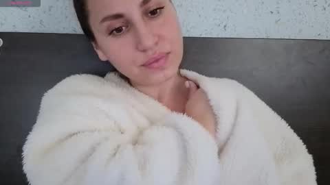 Nica    follow me   online show from 19, 11, 2025