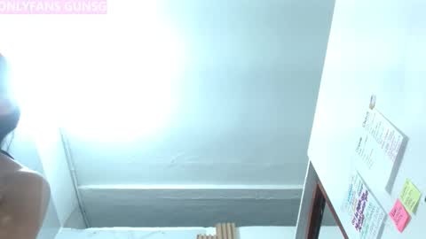 Snapshot of mollyguns chatting on 15, 10, 2025  MOLLY  GUNSG online show from 15, 10, 2025