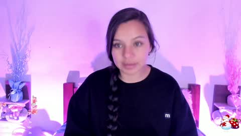 Snapshot of mollylewis18 chatting on 3, 1, 2025 New girl Emily Valentina Michelle online show from 3, 1, 2025