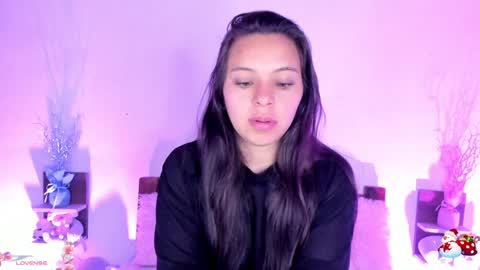 Snapshot of mollylewis18 chatting on 7, 1, 2025 New girl Emily Valentina Michelle online show from 7, 1, 2025
