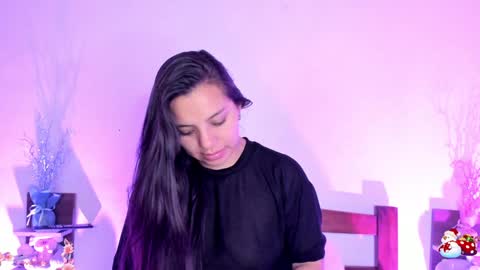 Snapshot of mollylewis18 chatting on 7, 1, 2025 New girl Emily Valentina Michelle online show from 7, 1, 2025