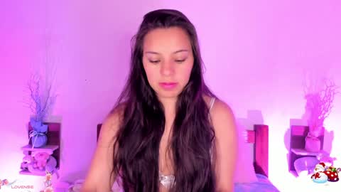 Snapshot of mollylewis18 chatting on 9, 1, 2025 New girl Emily Valentina Michelle online show from 9, 1, 2025