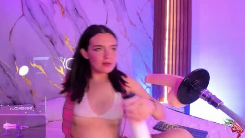 Snapshot of mollylewis18 chatting on 21, 10, 2025 New girl Emily Valentina  Michelle online show from 21, 10, 2025