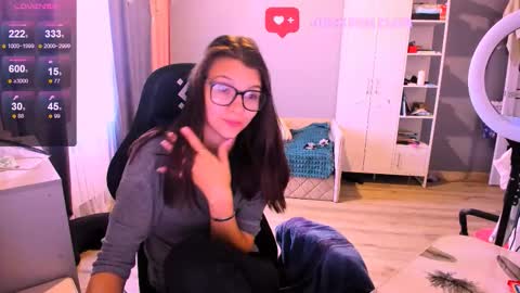 Snapshot of mollylollipop20 chatting on 10, 9, 2025 KIRA online show from 10, 9, 2025