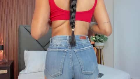 Snapshot of mollylove_ chatting on 2, 5, 2026 mollylove_ online show from 2, 5, 2026