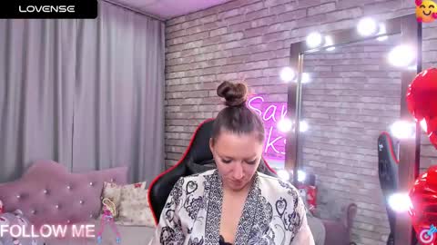 hi im Molly heregreat boobs big heart  warm pussy  online show from 5, 3, 2025