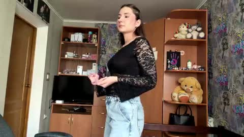 Molly online show from 4, 6, 2026