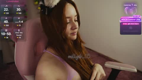 Snapshot of mollysb_05 chatting on 12, 12, 2024 mollysb_05 online show from 12, 12, 2024