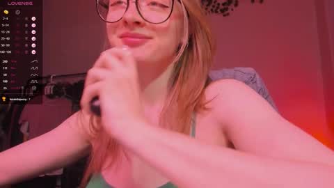 Snapshot of mollytucker chatting on 26, 10, 2025 mollytucker online show from 26, 10, 2025