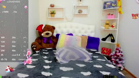 Snapshot of mollyyy_ chatting on 23, 12, 2024 Molly My schedule this week MondayTuesdayThursdaySaturdaySunday online show from 23, 12, 2024
