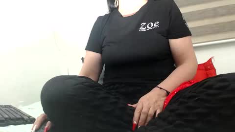 Snapshot of mommy26 chatting on 2, 12, 2025 mommy26 online show from 2, 12, 2025