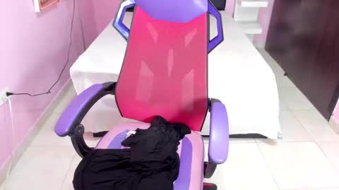 Snapshot of mommy_whore_slut chatting on 12, 3, 2025 call me slut online show from 12, 3, 2025