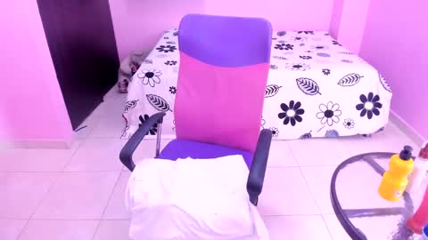 Snapshot of mommy_whore_slut chatting on 11, 9, 2025 call me slut online show from 11, 9, 2025