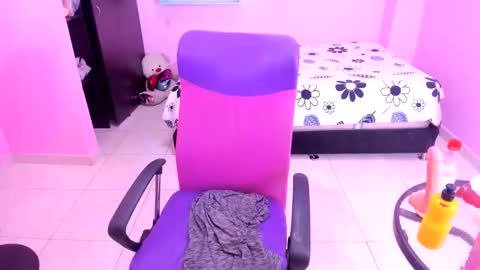 Snapshot of mommy_whore_slut chatting on 4, 10, 2025 call me slut online show from 4, 10, 2025