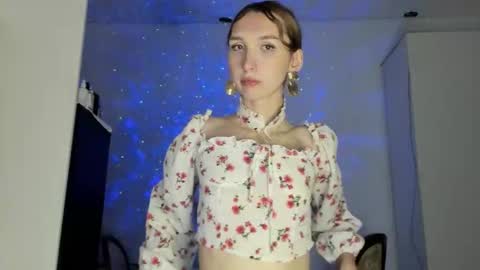 Snapshot of mommyicon chatting on 12, 10, 2025 Liza online show from 12, 10, 2025