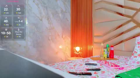 Snapshot of mommywebcam chatting on 24, 10, 2025 DINAH online show from 24, 10, 2025