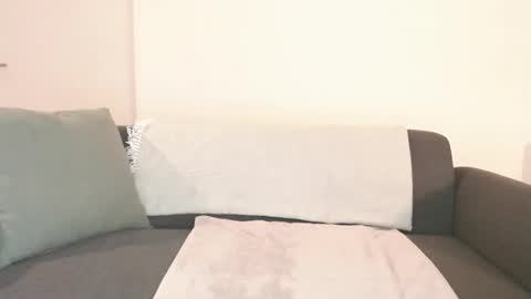 Momo online show from 11, 1, 2025