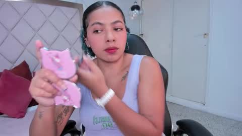 Momo  online show from 2, 12, 2025