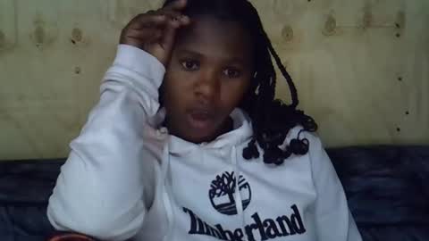 Snapshot of momsdoll chatting on 10, 6, 2026 momsdoll online show from 10, 6, 2026