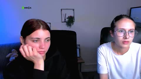 Snapshot of mona_cloud chatting on 12, 9, 2025 Mona  online show from 12, 9, 2025