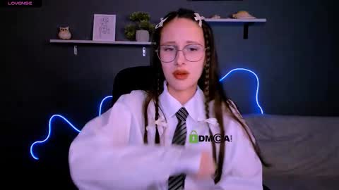 Snapshot of mona_cloud chatting on 22, 9, 2025 Mona  online show from 22, 9, 2025