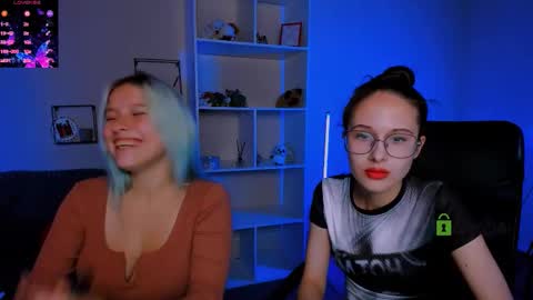 Snapshot of mona_cloud chatting on 13, 10, 2025 Mona  online show from 13, 10, 2025