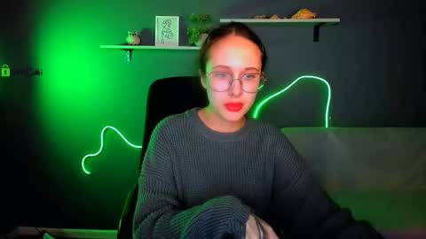 Snapshot of mona_cloud chatting on 16, 10, 2025 Mona  online show from 16, 10, 2025