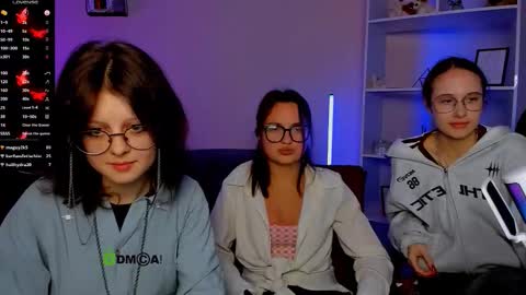 Snapshot of mona_cloud chatting on 17, 10, 2025 Mona  online show from 17, 10, 2025