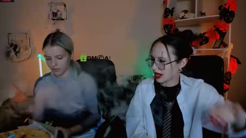 Snapshot of mona_cloud chatting on 20, 10, 2025 Mona  online show from 20, 10, 2025