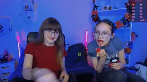 Snapshot of mona_cloud chatting on 28, 10, 2025 Mona  online show from 28, 10, 2025