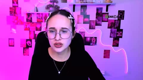 Snapshot of mona_cloud chatting on 4, 3, 2026 Mona online show from 4, 3, 2026