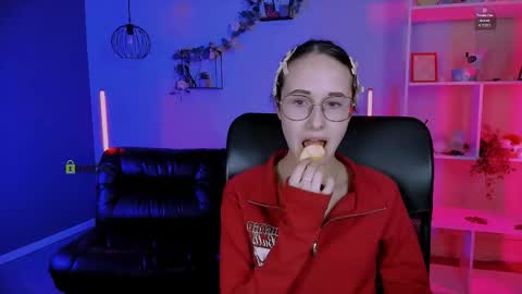 Mona  online show from 16, 5, 2026