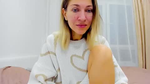 Snapshot of mona_cruz chatting on 15, 12, 2024 Mona online show from 15, 12, 2024